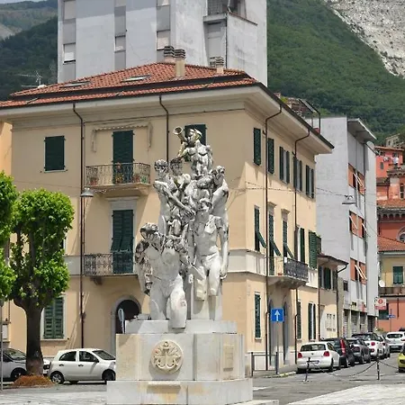 San Francesco Gæstehus Carrara